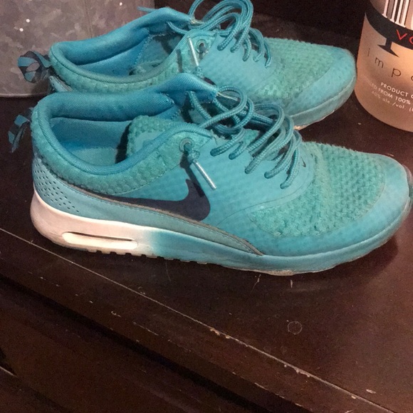 Nike Shoes - Nike air max thea